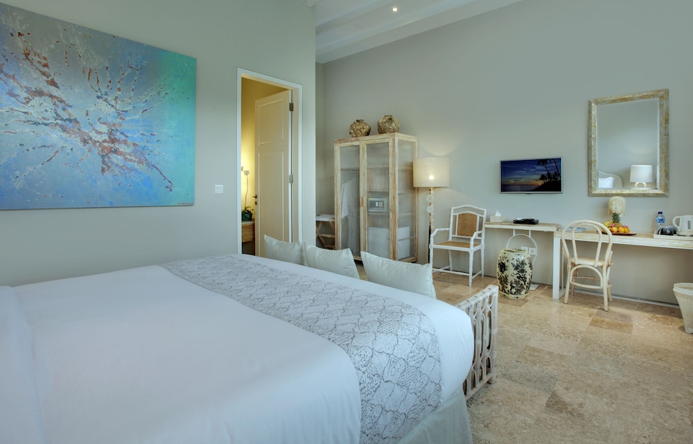 Room & Vespa 4 4/35