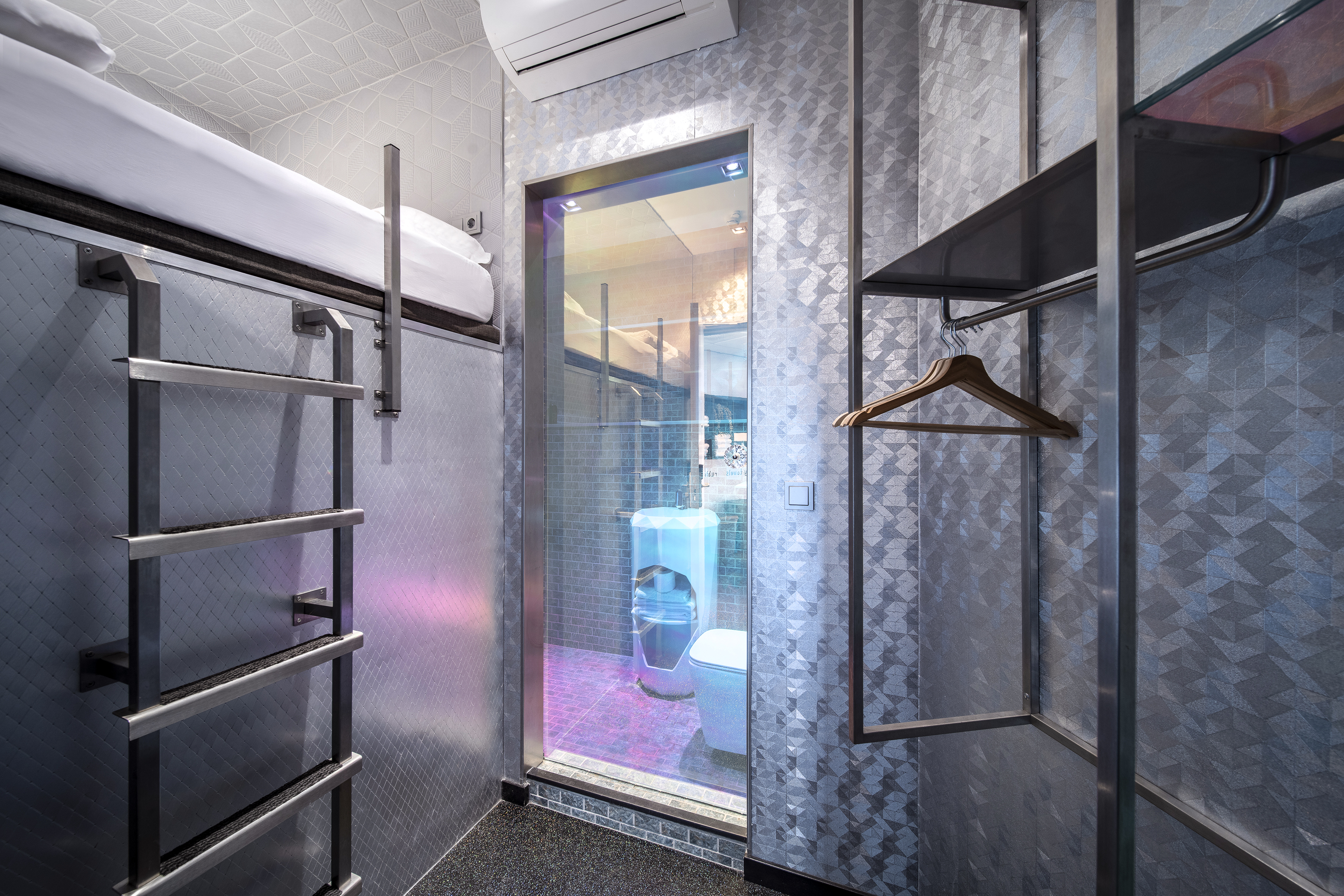 Diamond Capsule Hotel Amsterdam South 29/32