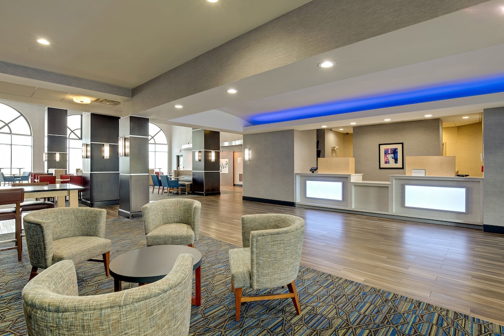 Holiday Inn Express Hotel and Suites Nashville-Opryland 10/64