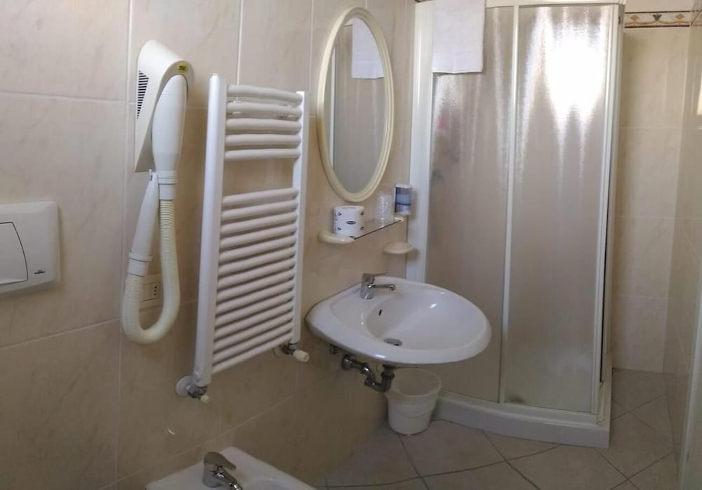 HOTEL PRESTIGE 44/50