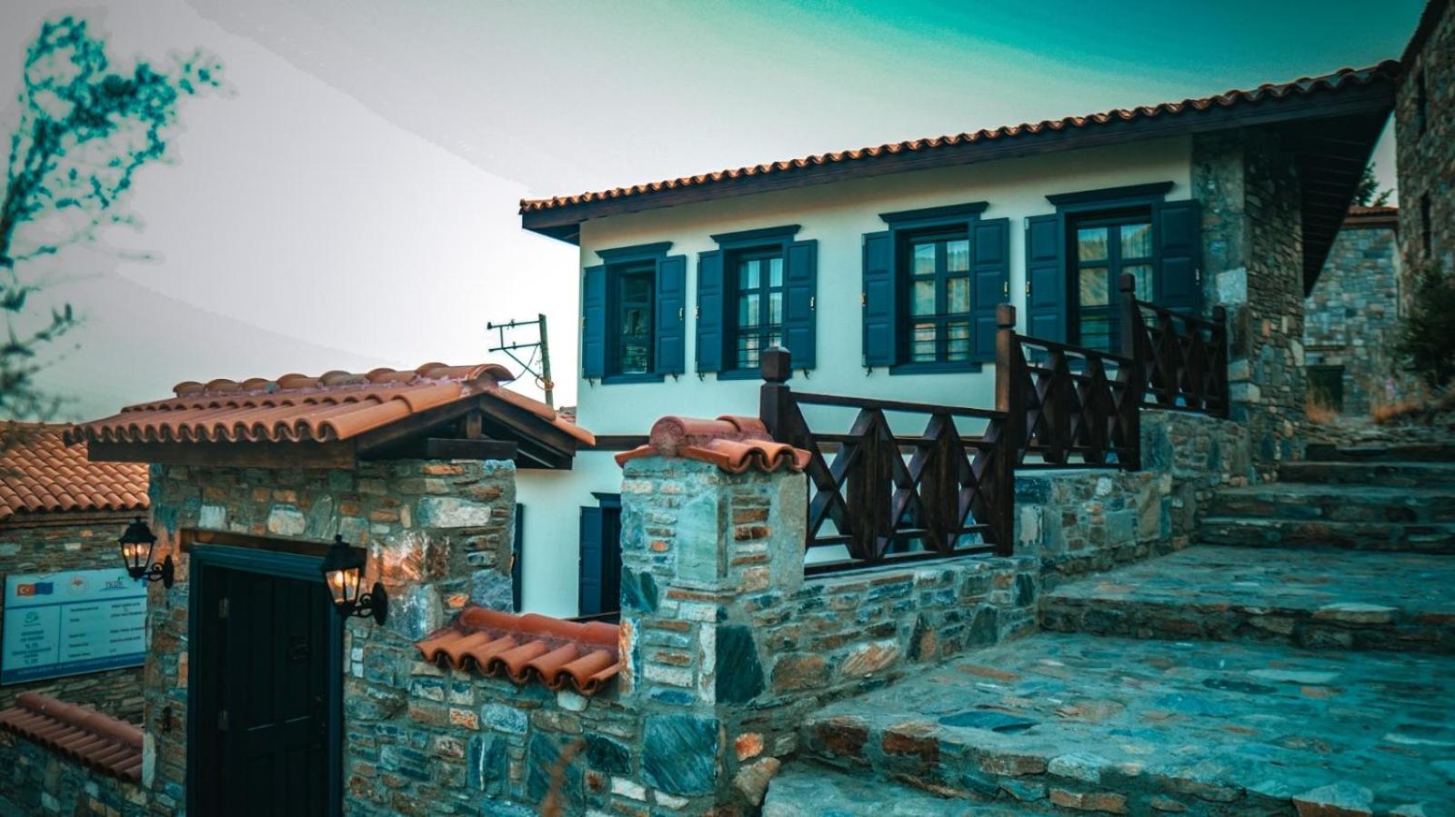 Domatia Stone Hotel 3/10