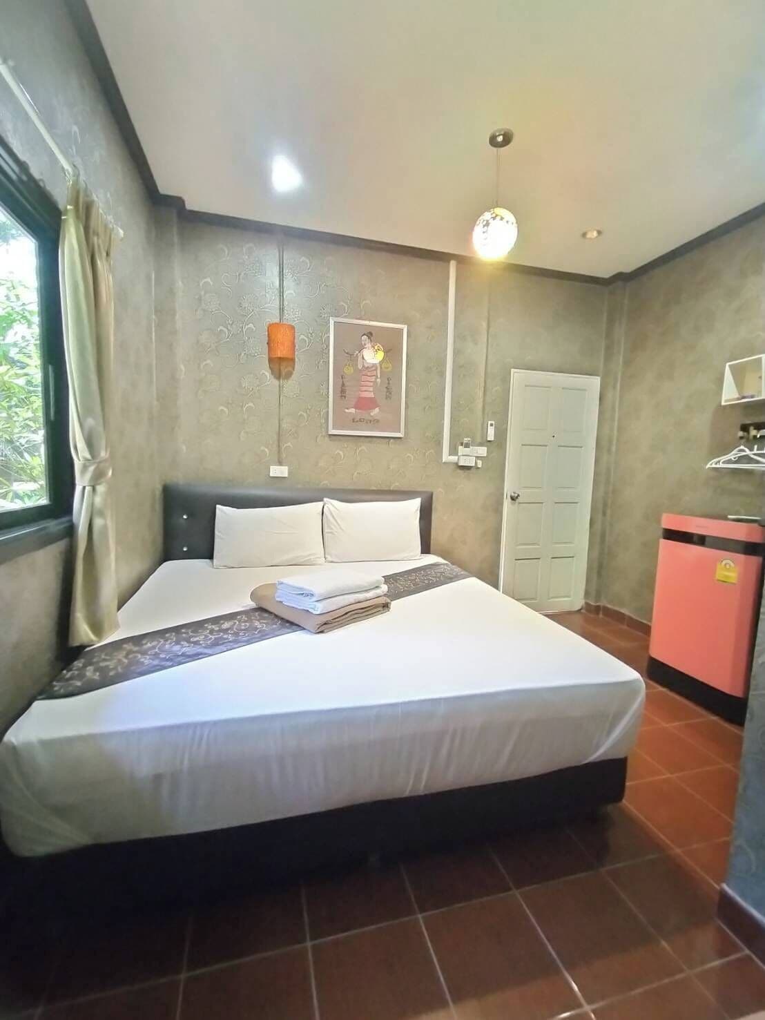 BASIC, KING BED