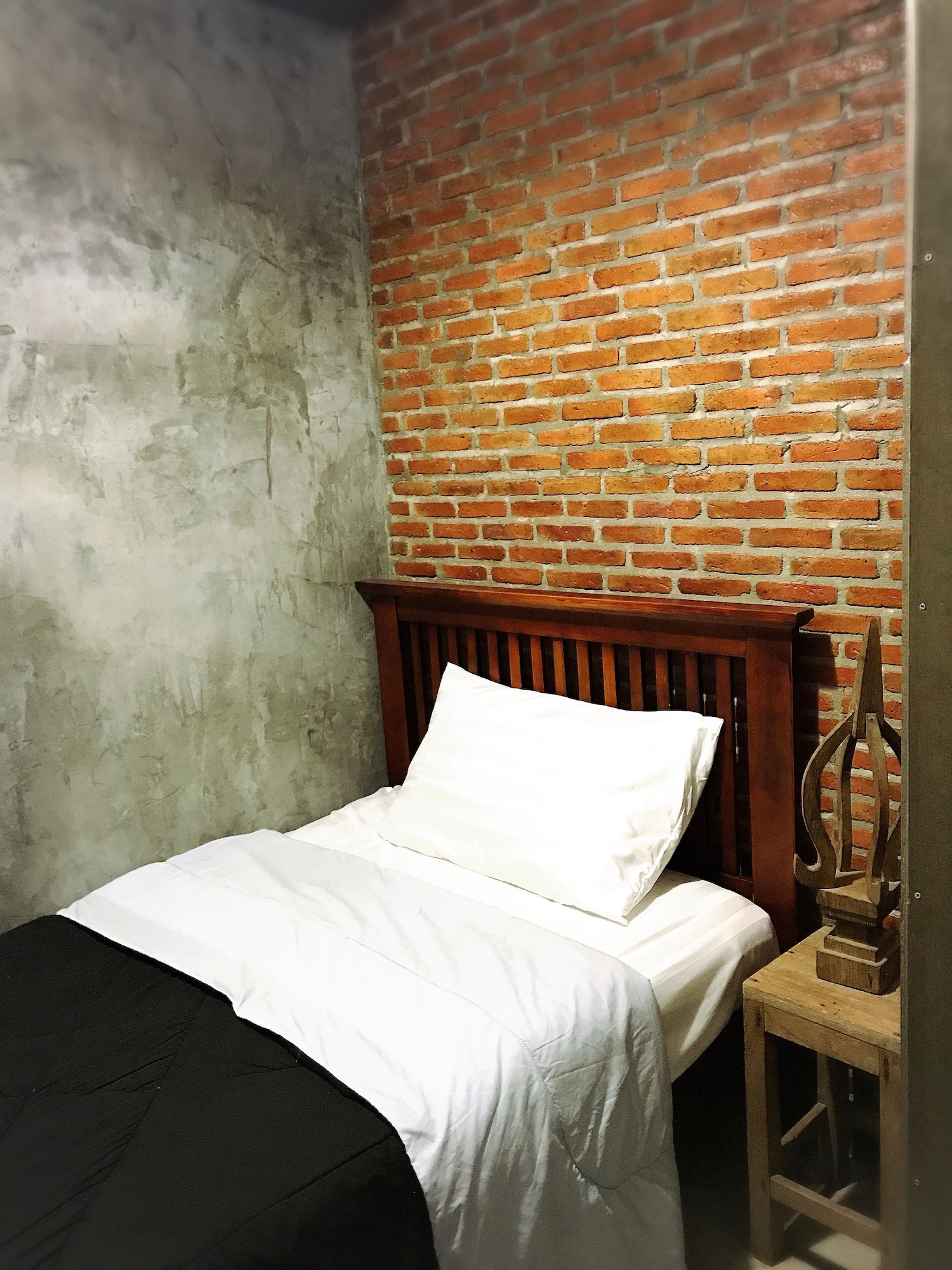 BUDGET, SINGLE, PRIVATE BATHROOM