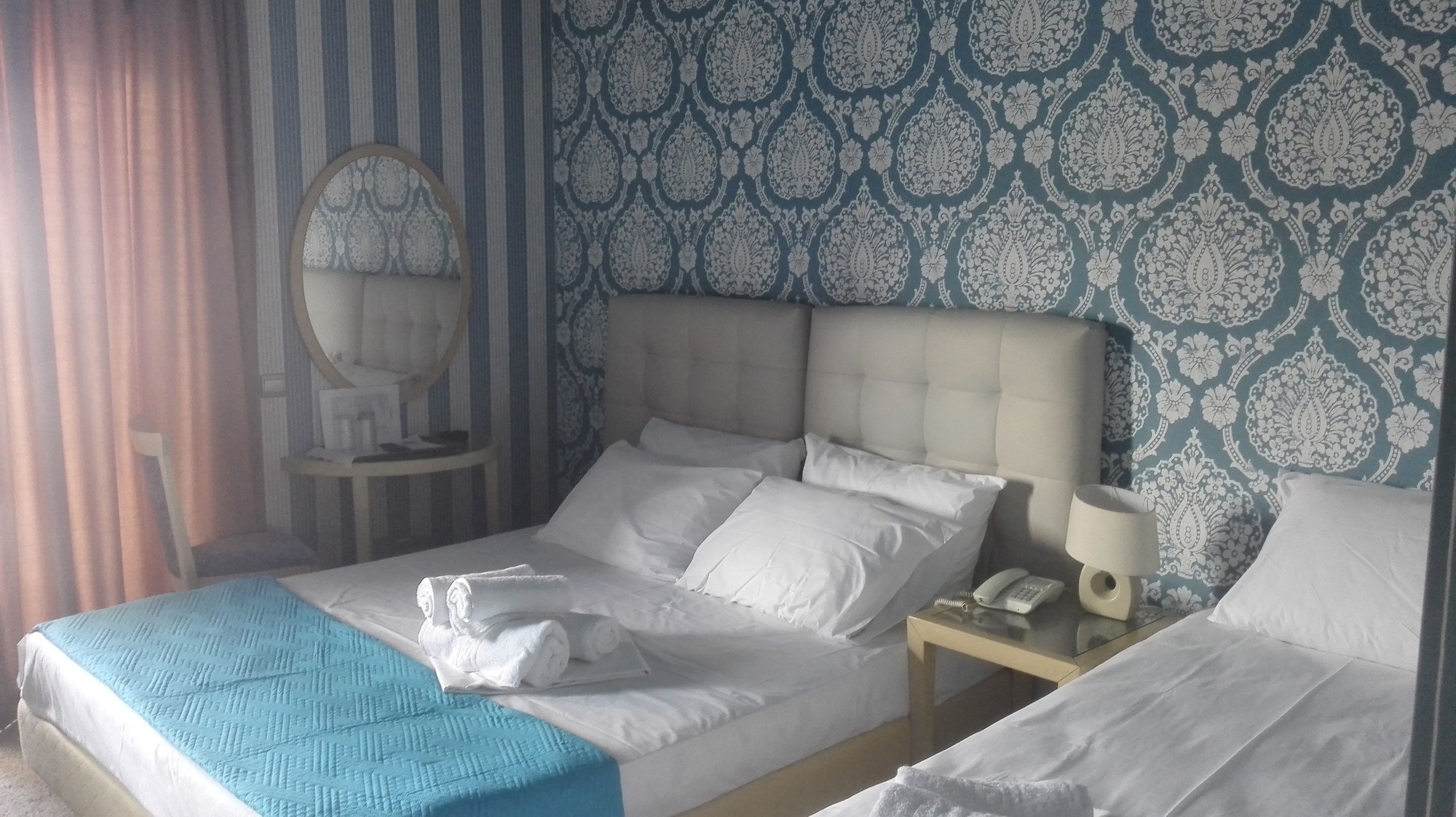 ROOM, TRIPLE