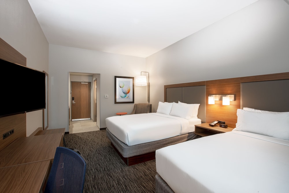 Holiday Inn Express Hotel Suites Norfolk 14/48