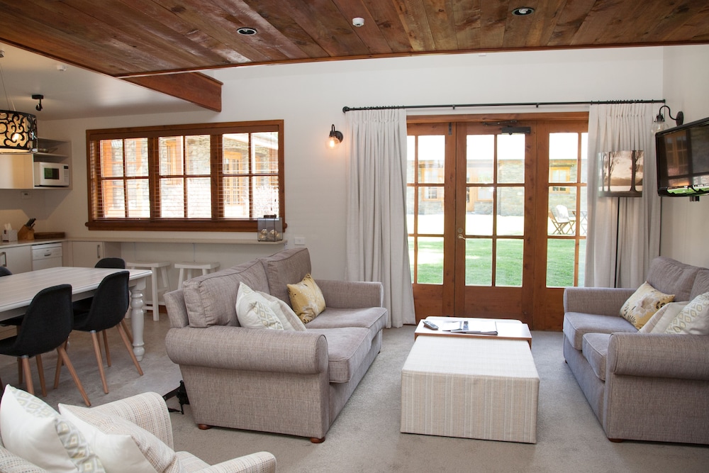 Wanaka Homestead Lodge Cottages 24/48