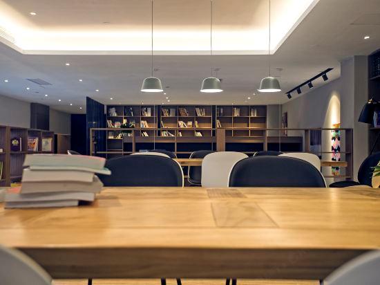 Yuhuayuan Design Hotel (Haizhou Meilan Airport Hongzhou Jiangshan) 9/28