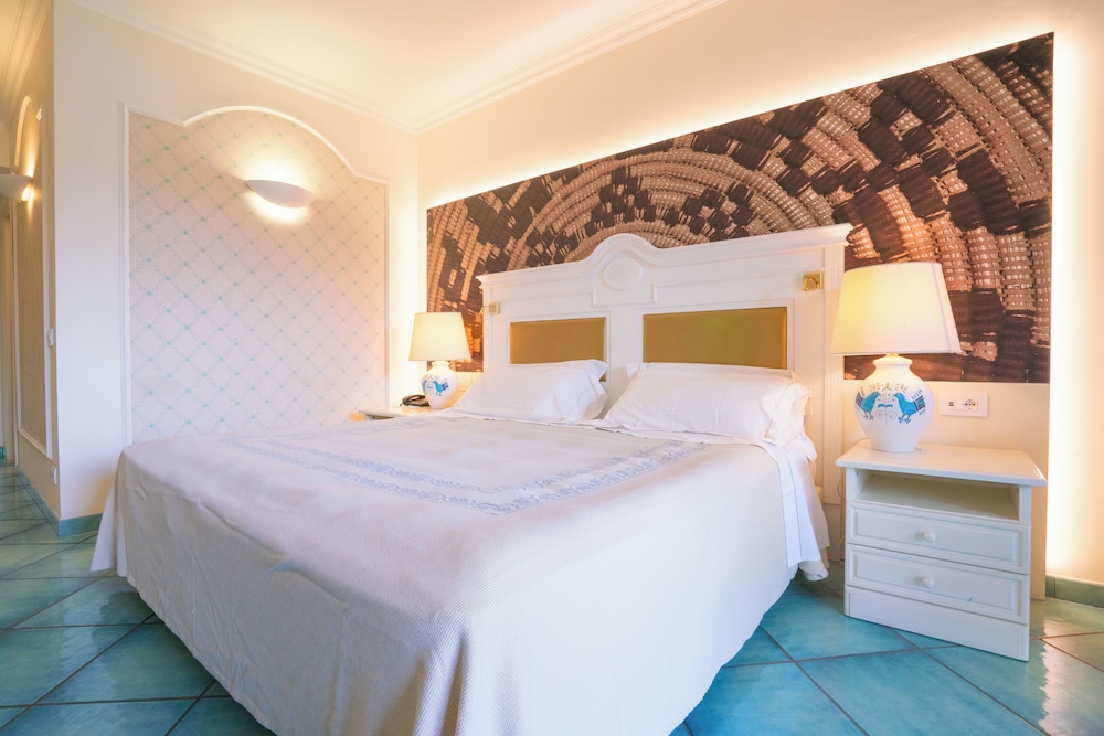 Superior, Double Bed, Lagoon or Pool View