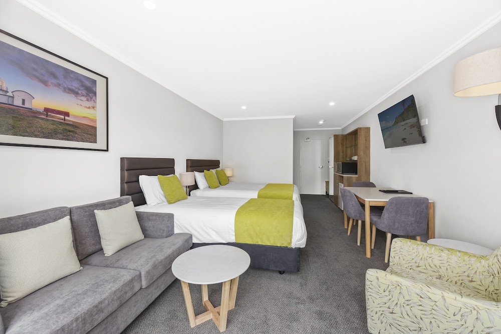 Palm Court Motor Inn 25/40