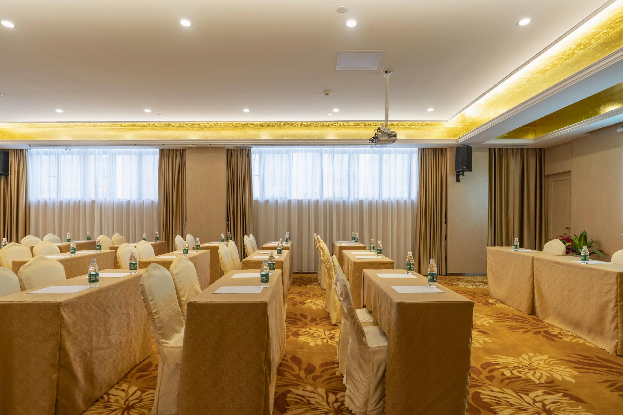 Vienna International Hotel (New Economic Development Zone store of Nanchang West Railway Station) 45/48