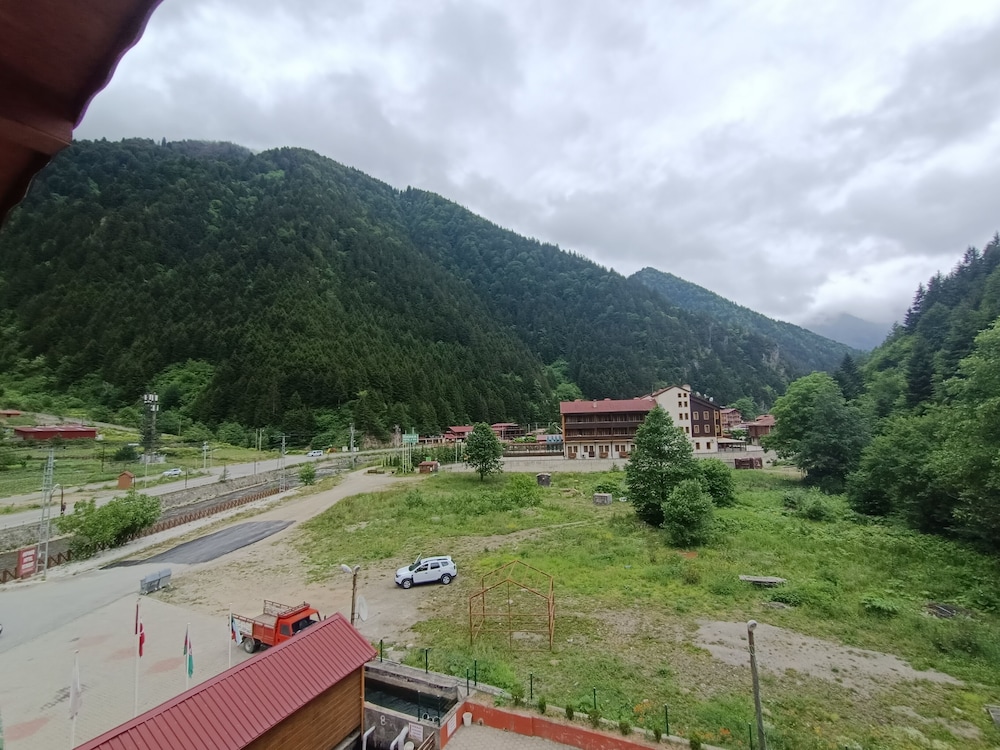 Akpinar Hotel 38/43