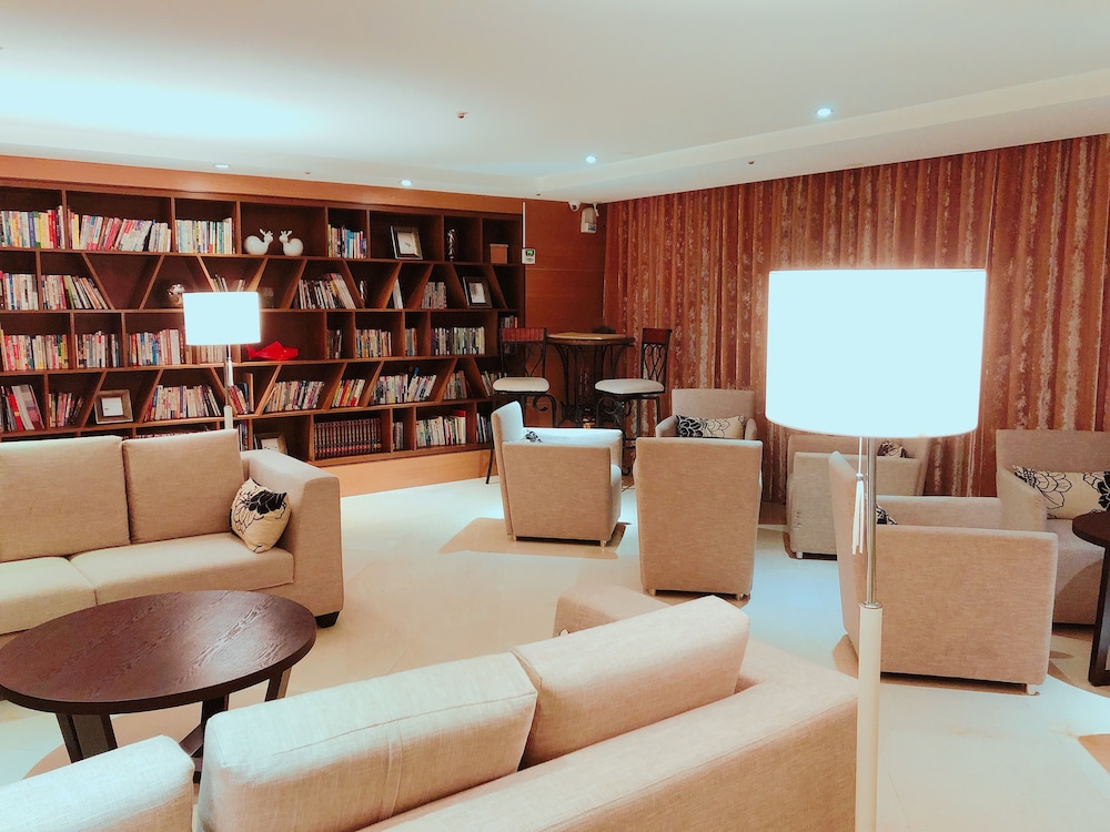 We Meet Hotel 53/68