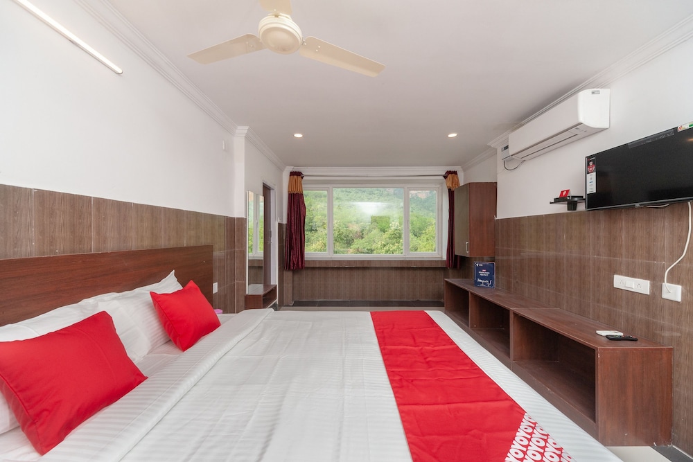 Oyo 27775 Hotel Srinivasa Residency 12/26