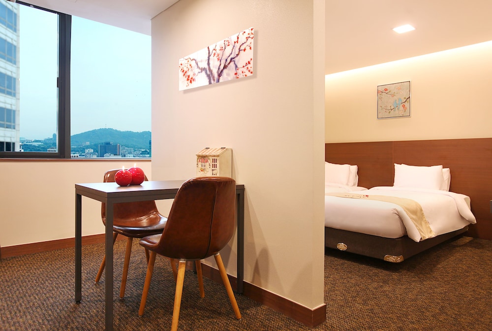 RESIDENCE, TWIN BEDS