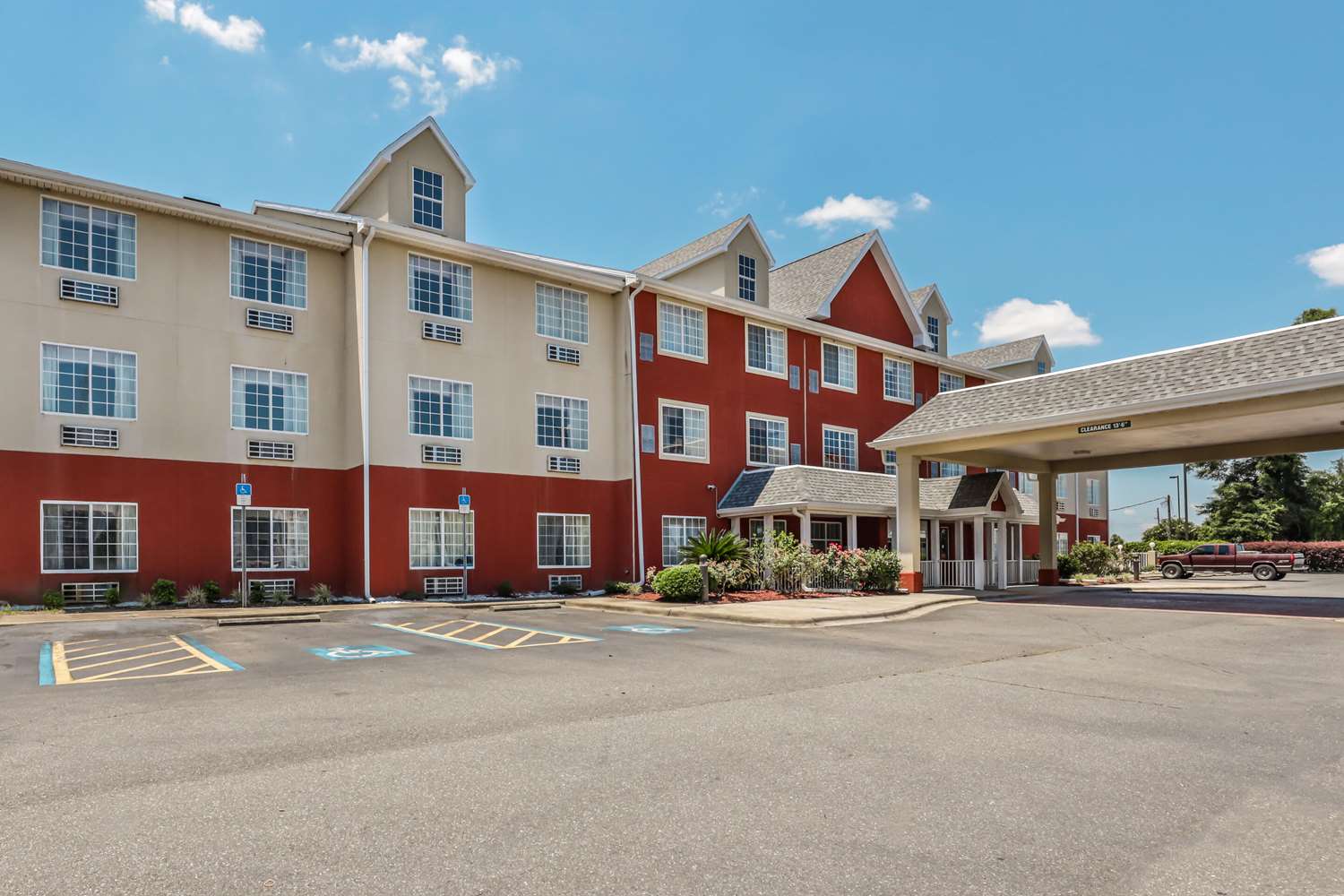 Econo Lodge Inn And Suites Marianna 1/13