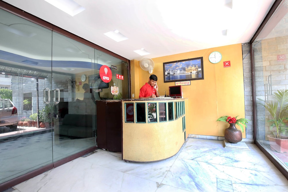 Oyo 4256 Hotel Rajmahal 2/16