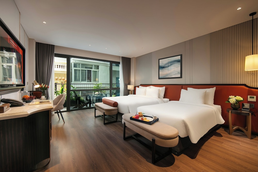 Le Premier Hotel & Rooftop Bar 16/50