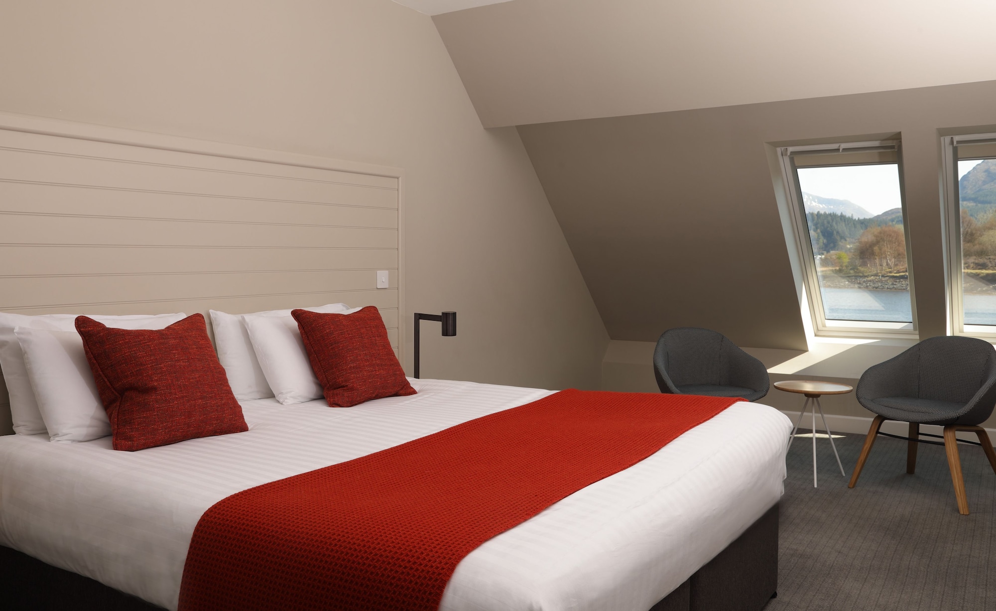 EXECUTIVE, DOUBLE OR TWIN BED