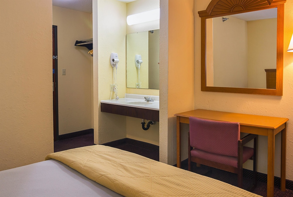 Motel6 Hannibal, MO 27/45