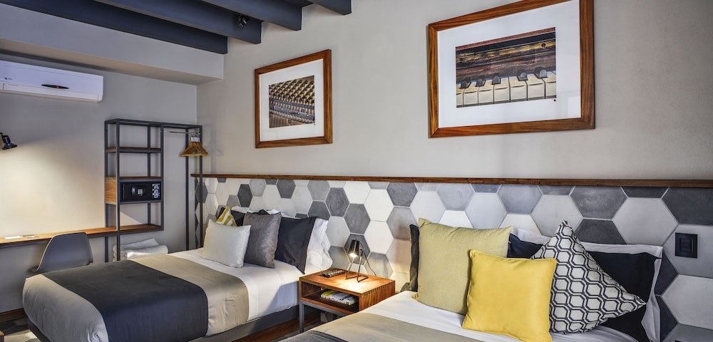 Criol Hotel 56/65