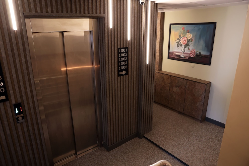 Sar-Per Suites & Hotel 19/31