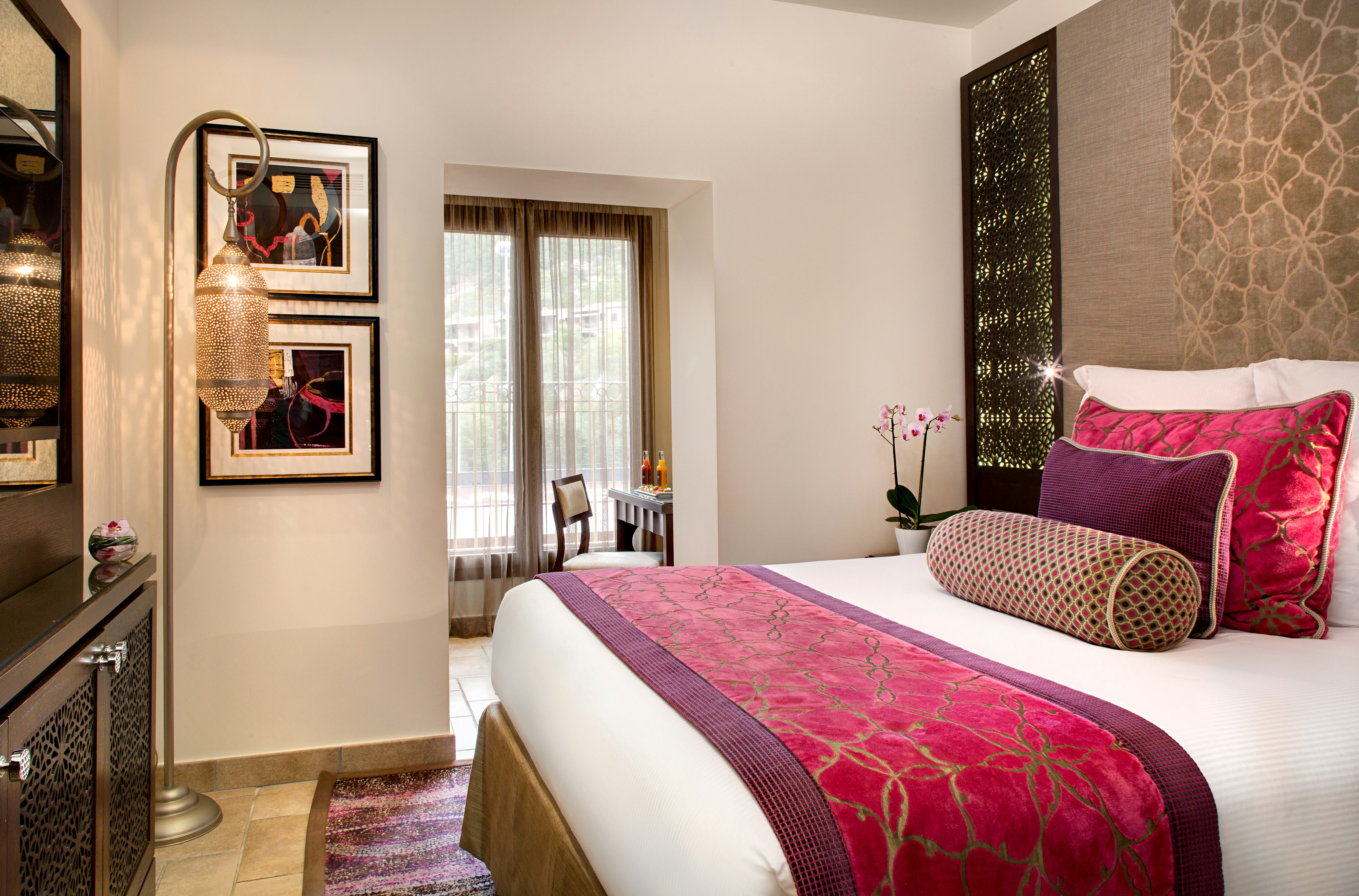 Standard, Queen Bed