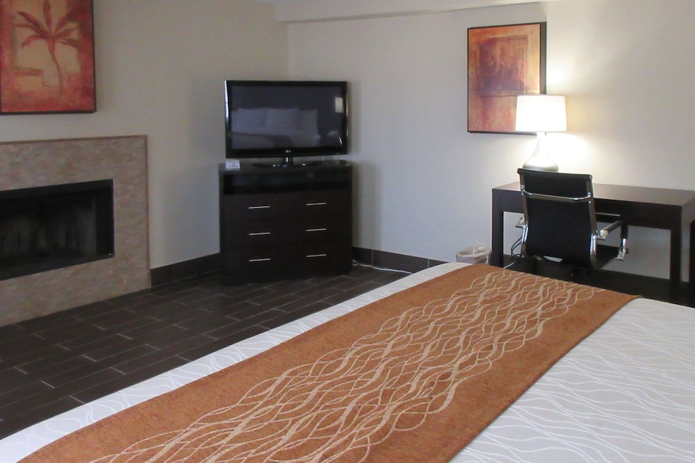 Comfort Inn and Suites Mojave CA 18/46