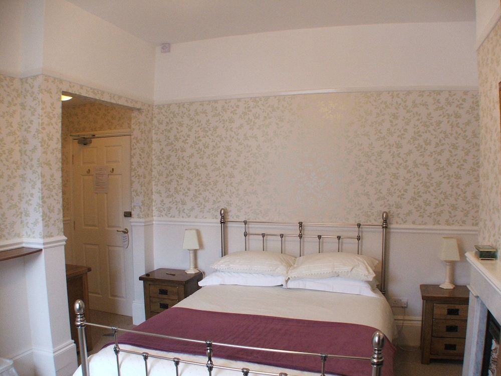 Westbury Lodge 16/30