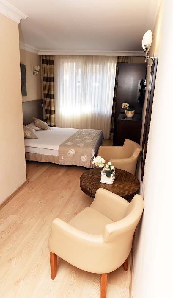 Marine House Boutique Hotel 39/51