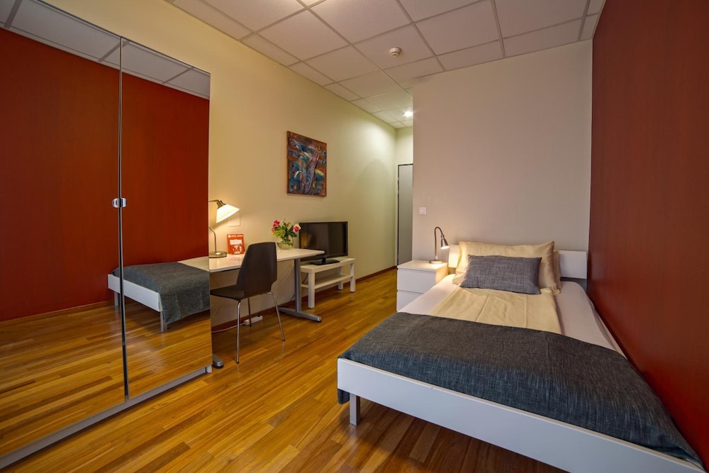 ROOM, SINGLE