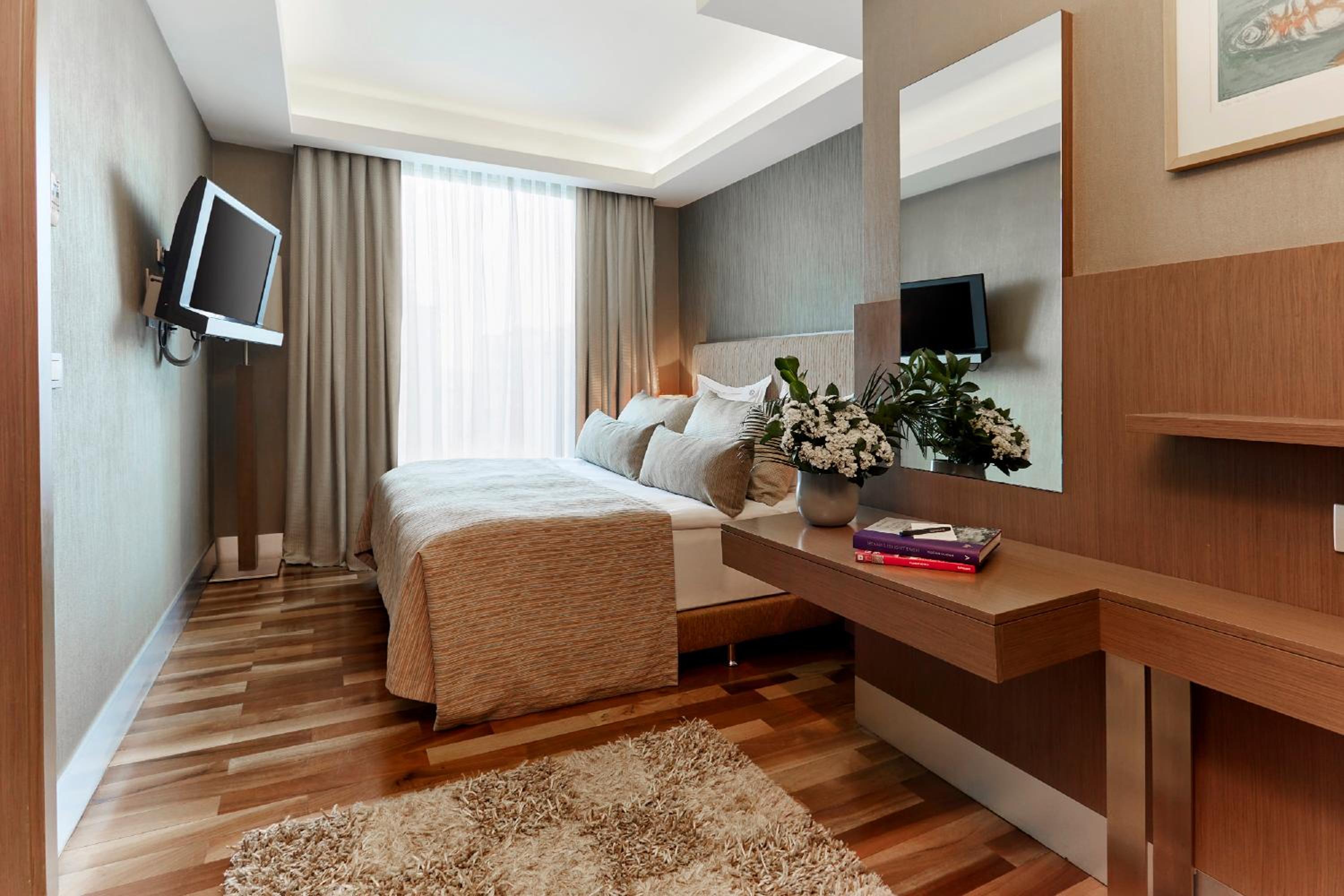 Residential, Suite, King Bed, Sauna, Hot Tub