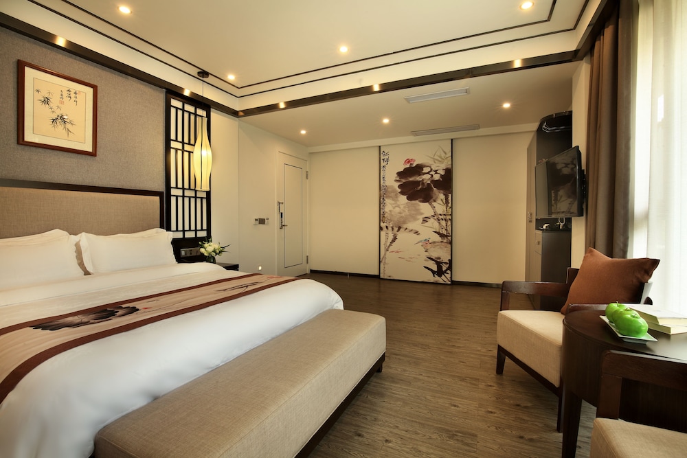 1 BEDROOM, FAMILY, TRIPLE, COURTYARD AREA