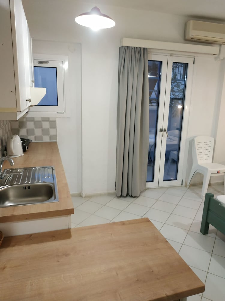 Renia Hotel 32/60