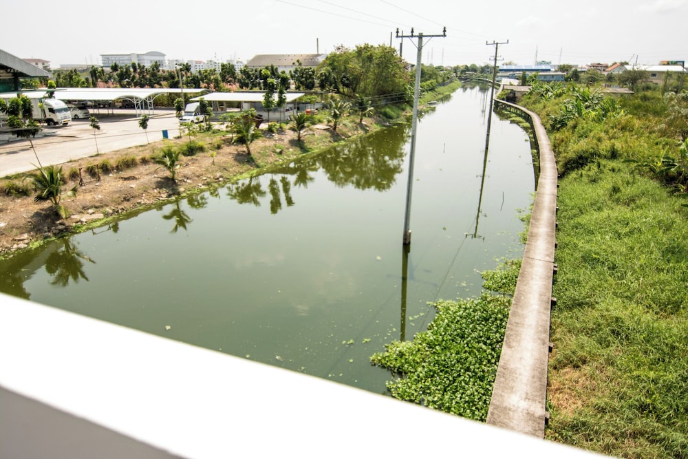 At Ease Residence Suvarnabhumi 65/67