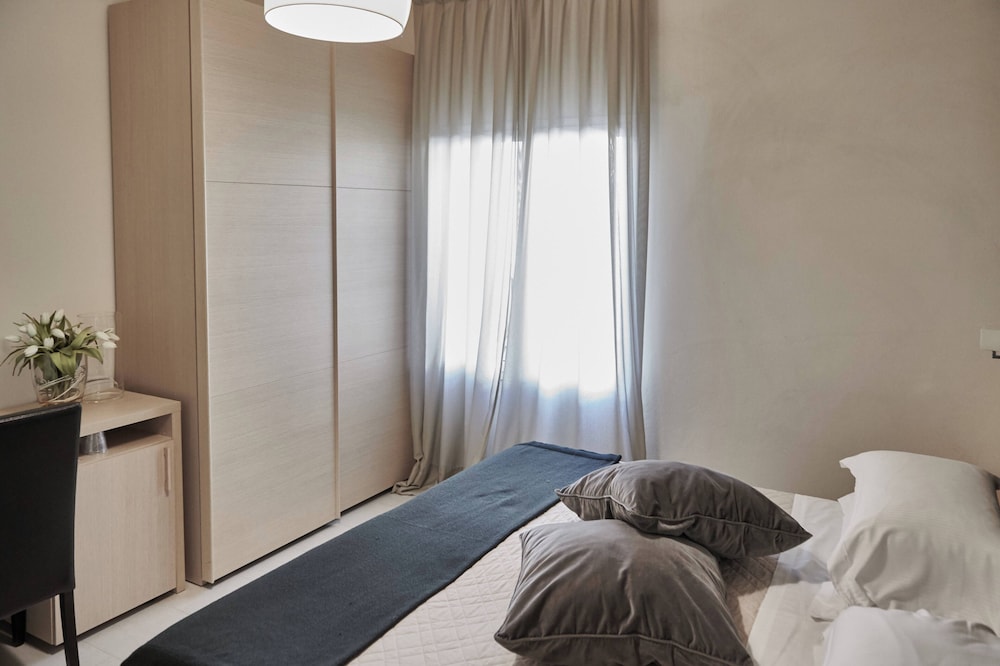 Rouge Hotel International 26/50