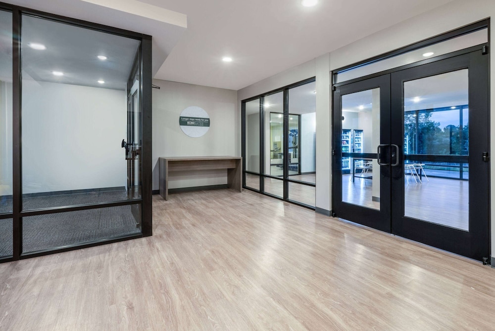 ECHO Suites Extended Stay by Wyndham 20/30