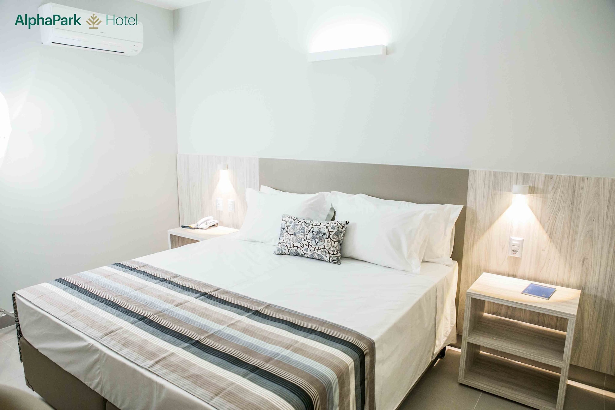 EXECUTIVE, TWIN BEDS