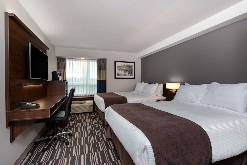 Microtel Inn & Suites by Wyndham Mont Tremblant 11/50