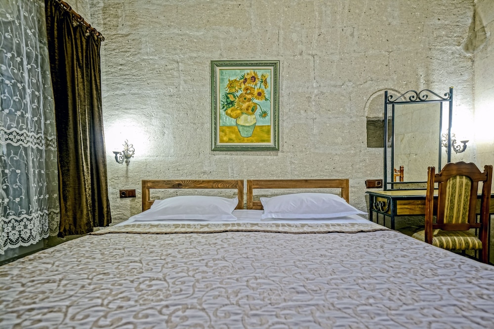 Elysee Cave House 9/100