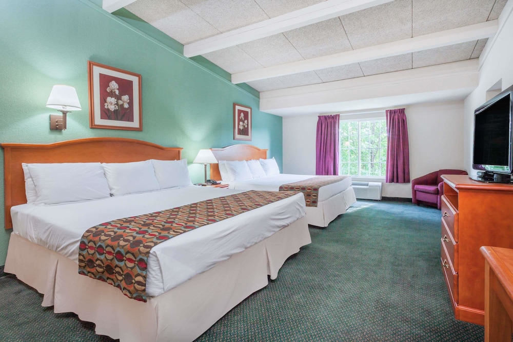 Days Inn And Suites Lexington 10/21