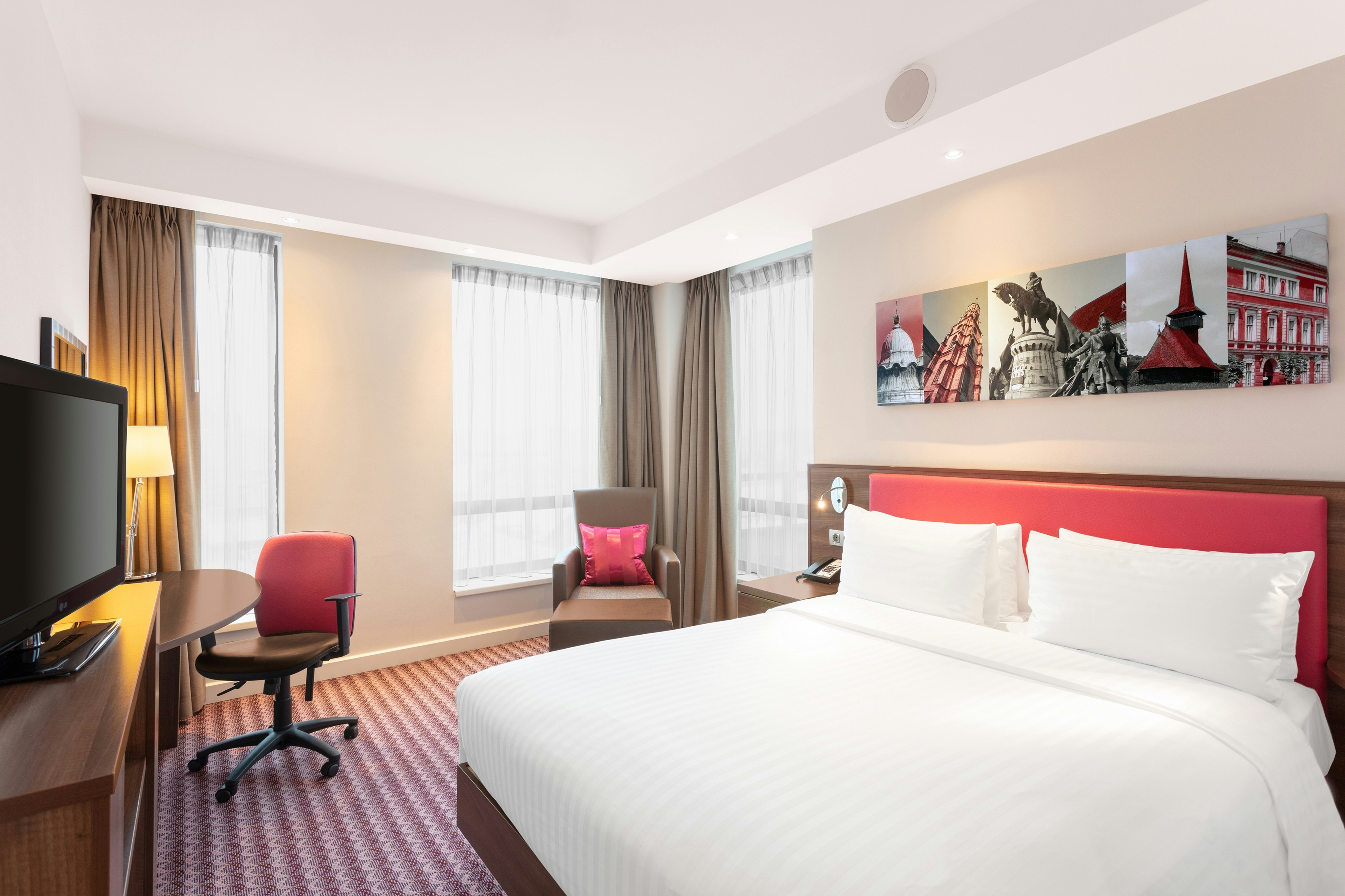 ROOM, QUEEN BED