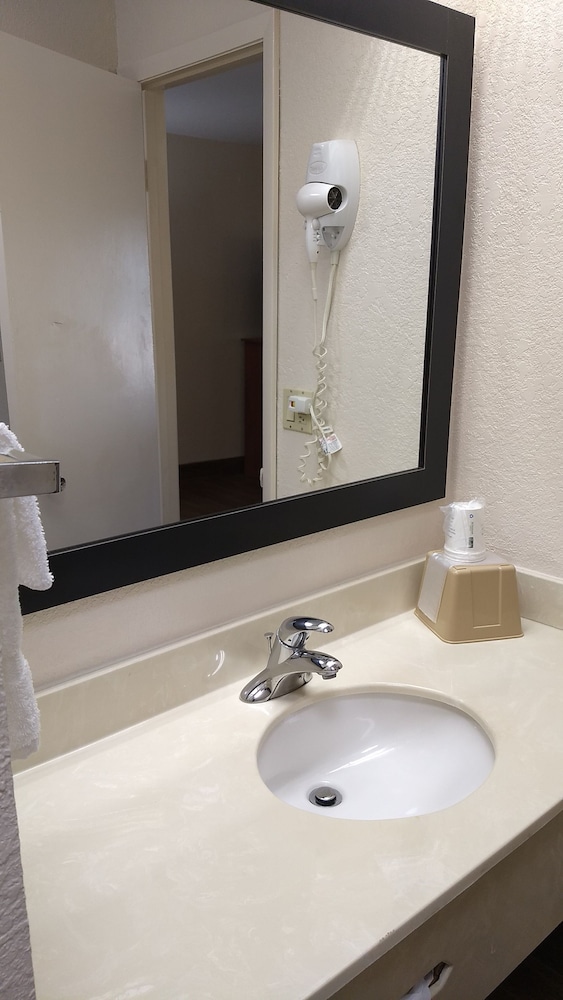 Super 8 By Wyndham North Palm Beach 29/58