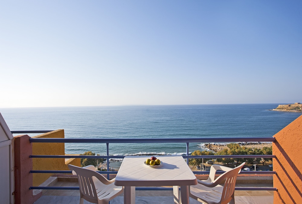 Archipelagos Hotel 37/46