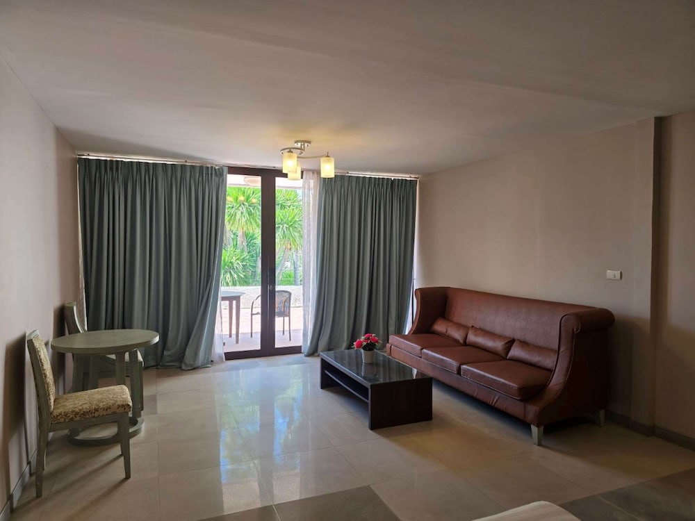 Hotel Tropicana Pattaya 58/78
