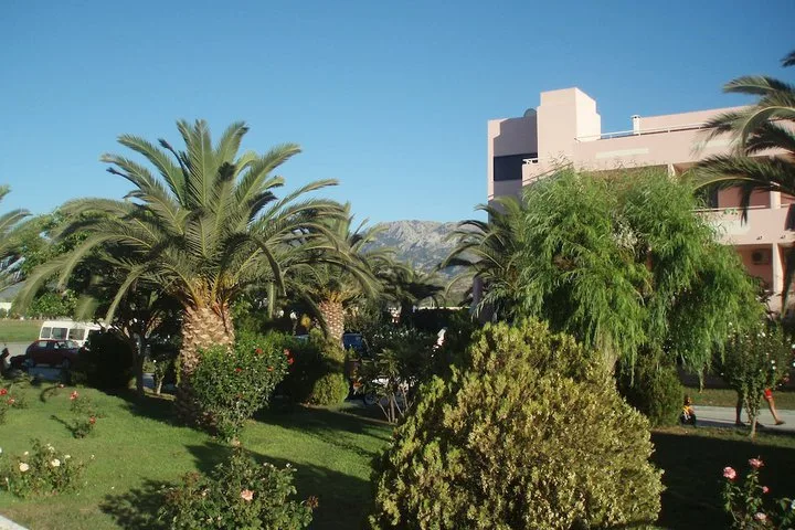 ROSELANDS HOTEL BUNGALOWS 32/43