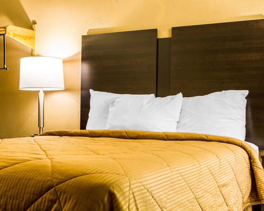 Econo Lodge Sacramento Convention Center 11/26