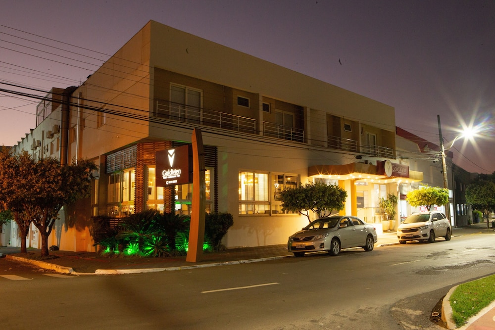 GoldMen Hotel 4/49