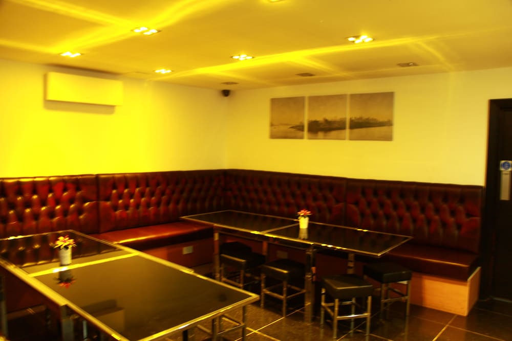 Exhibition Court Hotel 4 52/61