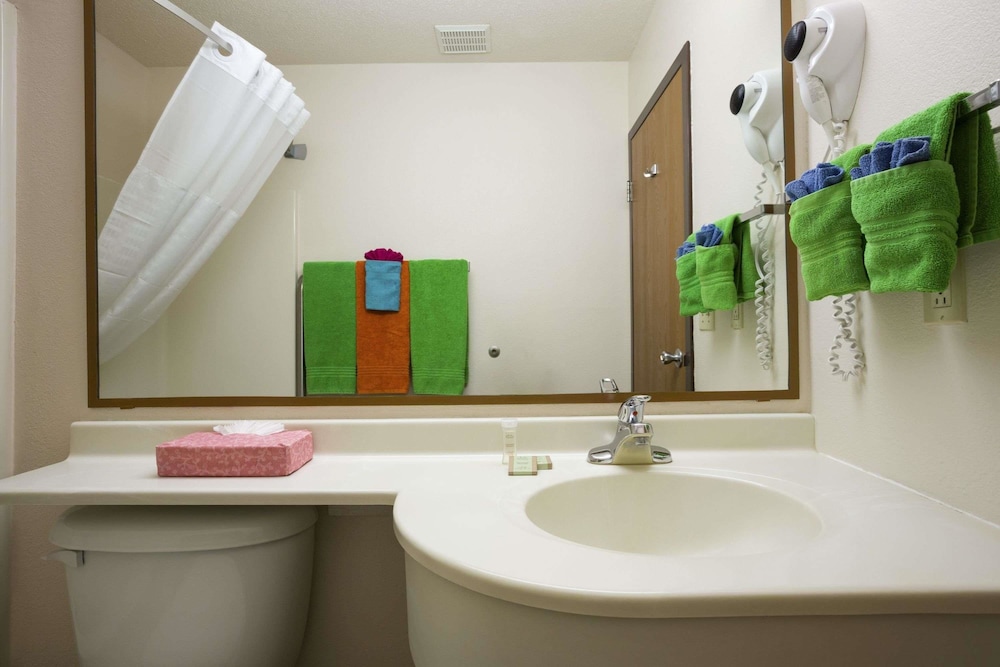 Super 8 by Wyndham Las Vegas 24/26