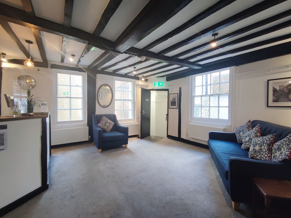 Cathedral Gate Hotel 37/43